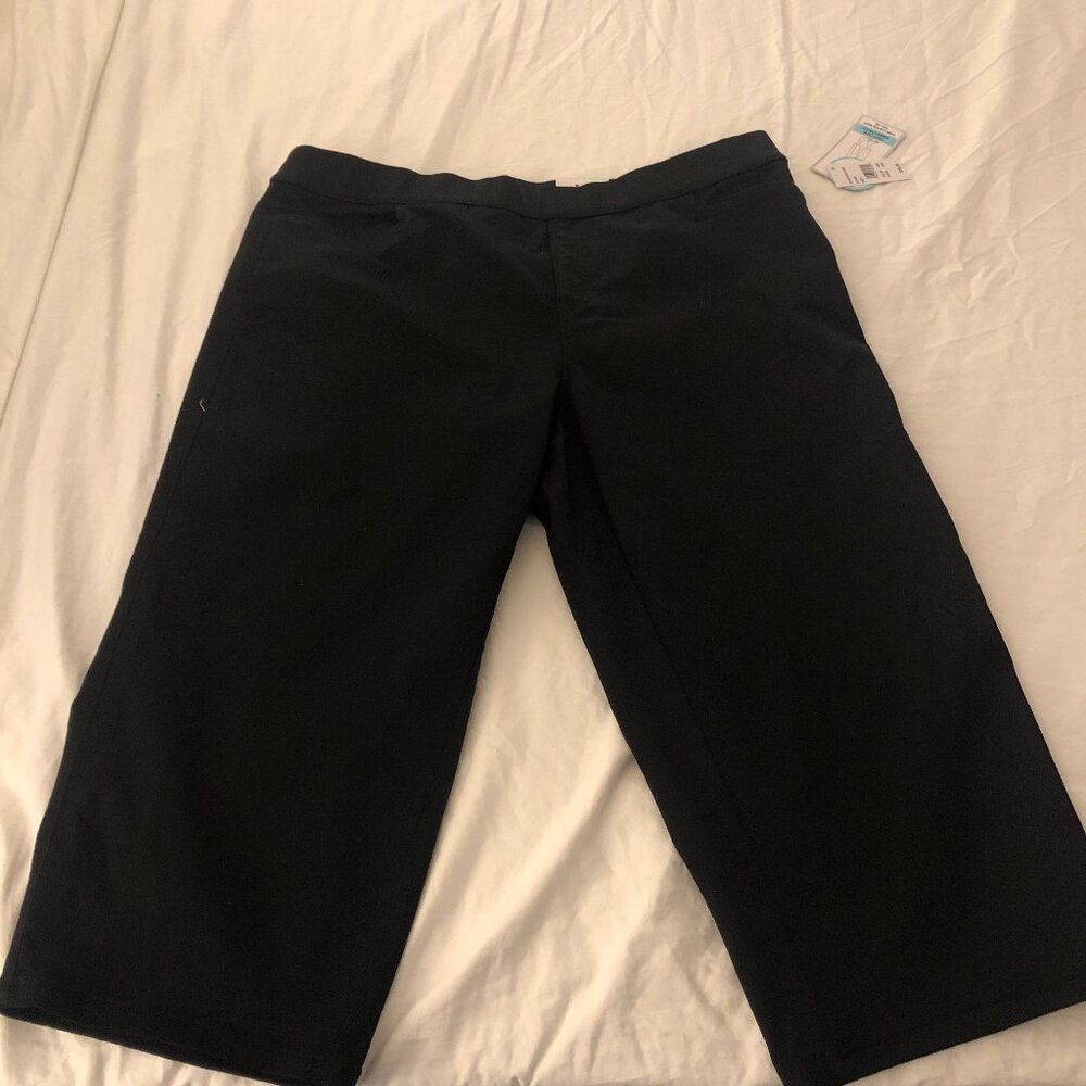 BRAND NEW WITH TAGS - Relaxed fit pull on tummy control capri